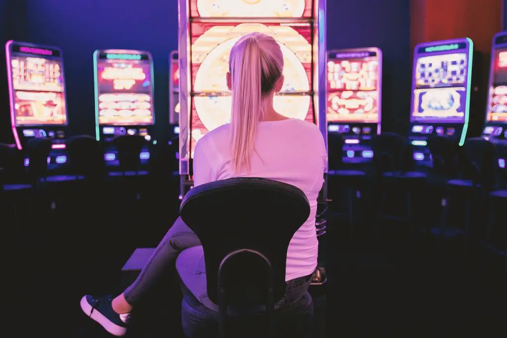 women-playing-casino