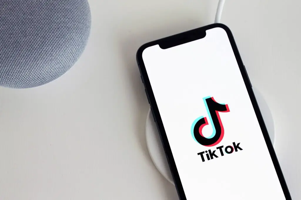 TikTok banned! FCC commissioner request Apple and Google to remove the app