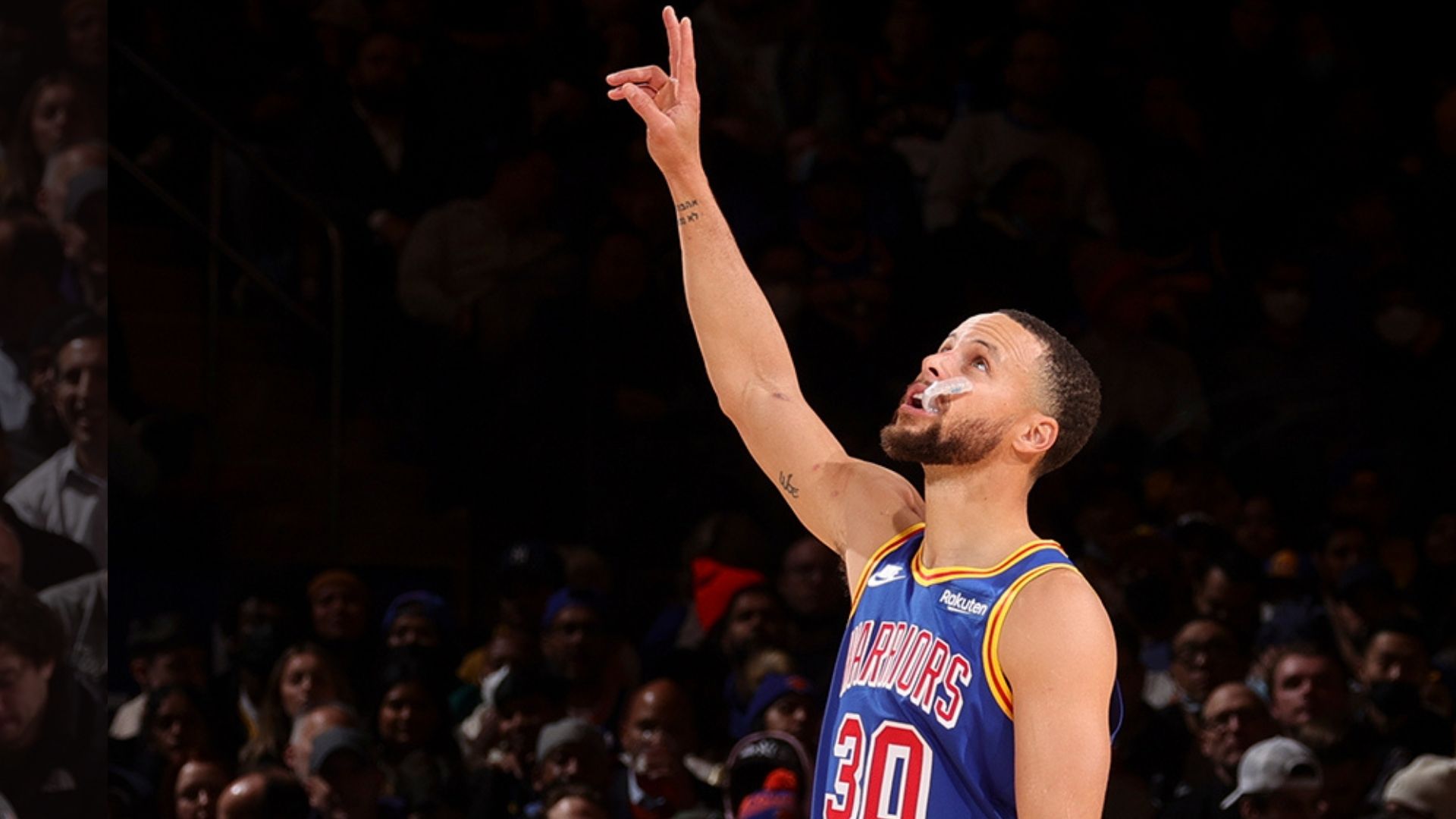 Warriors thrash the Knicks, with Steph Curry setting a new record
