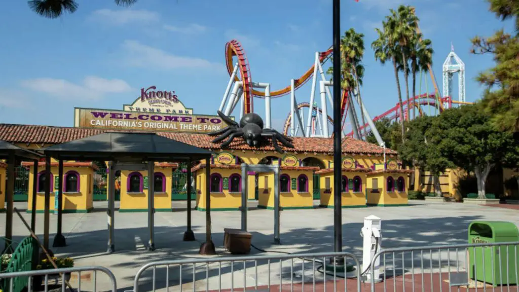 Multiple fights cause Knott's Berry Farm to close early