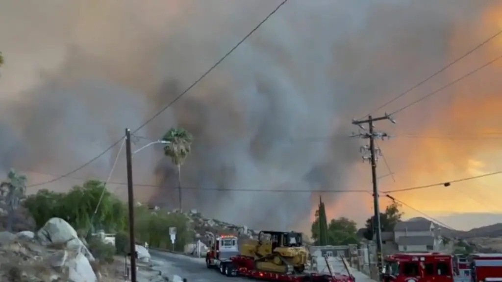 2 fatalities at Fairview A 2,000-acre fire in Hemet forces evacuations