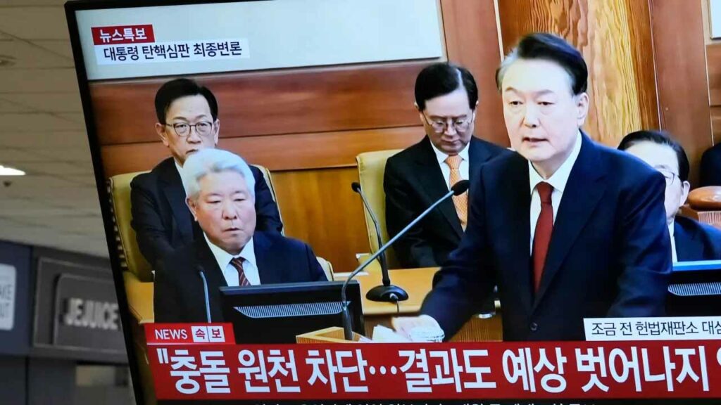 A TV screen shows footage of impeached South Korean President Yoon Suk Yeol’s address at the final hearing of his trial during a news program at a bus terminal in Seoul, South Korea, Tuesday, Feb. 25, 2025. (AP Photo/Ahn Young-joo)