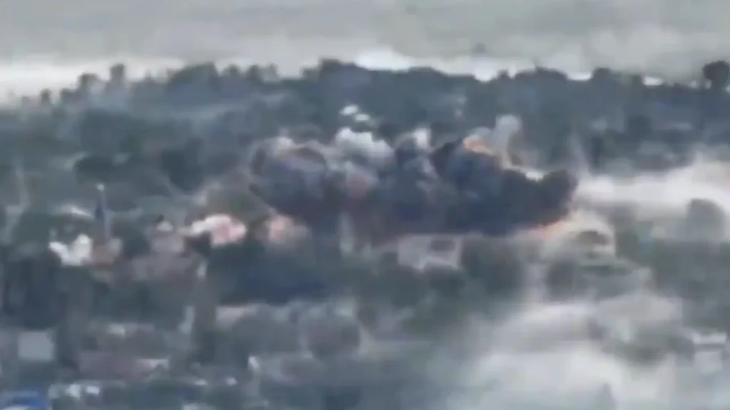 Russia Releases Video of Massive FAB-3000 Glide Bomb Strike on Ukrainian Town Russia released footage of a 3-ton FAB-3000 glide bomb striking the front-line town of Orikhove in Ukraine